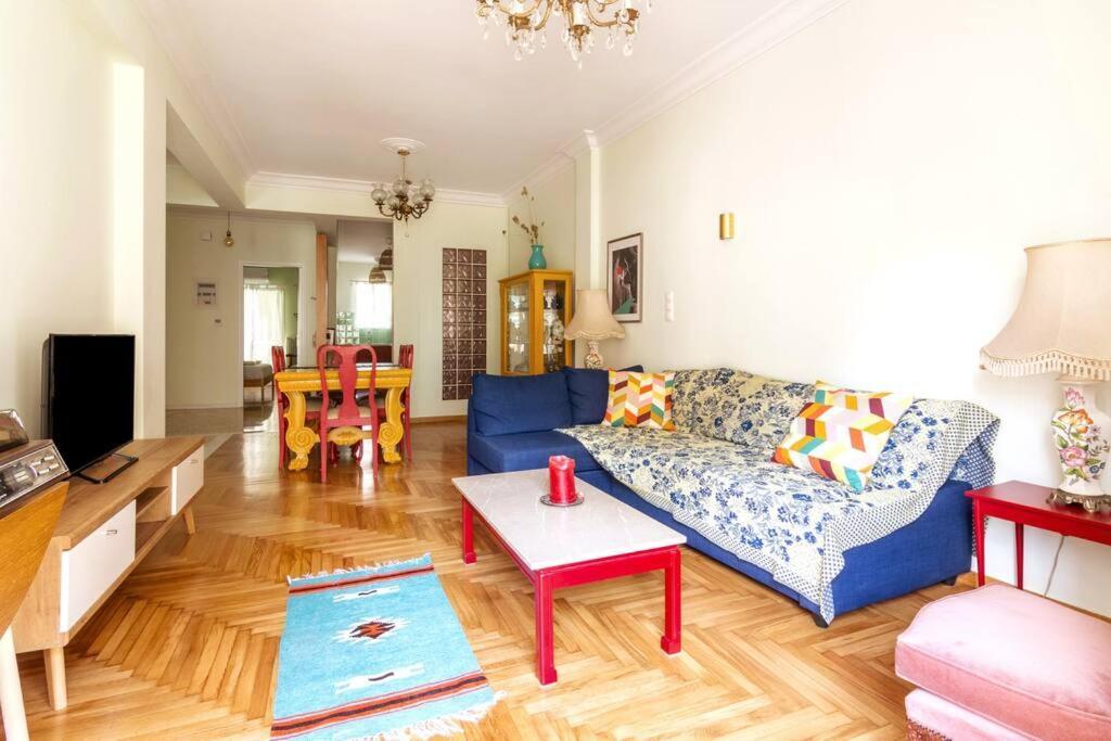 Iphigenia 2 Bedroom Retro Downtown Апартаменты