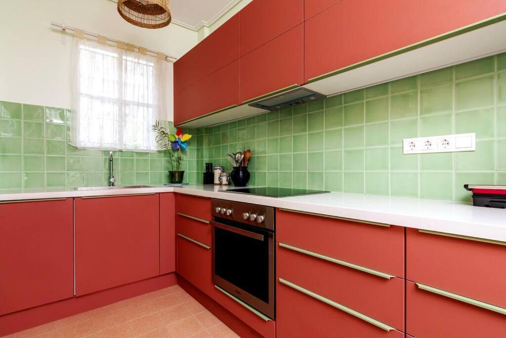 Iphigenia 2 Bedroom Retro Downtown Афины