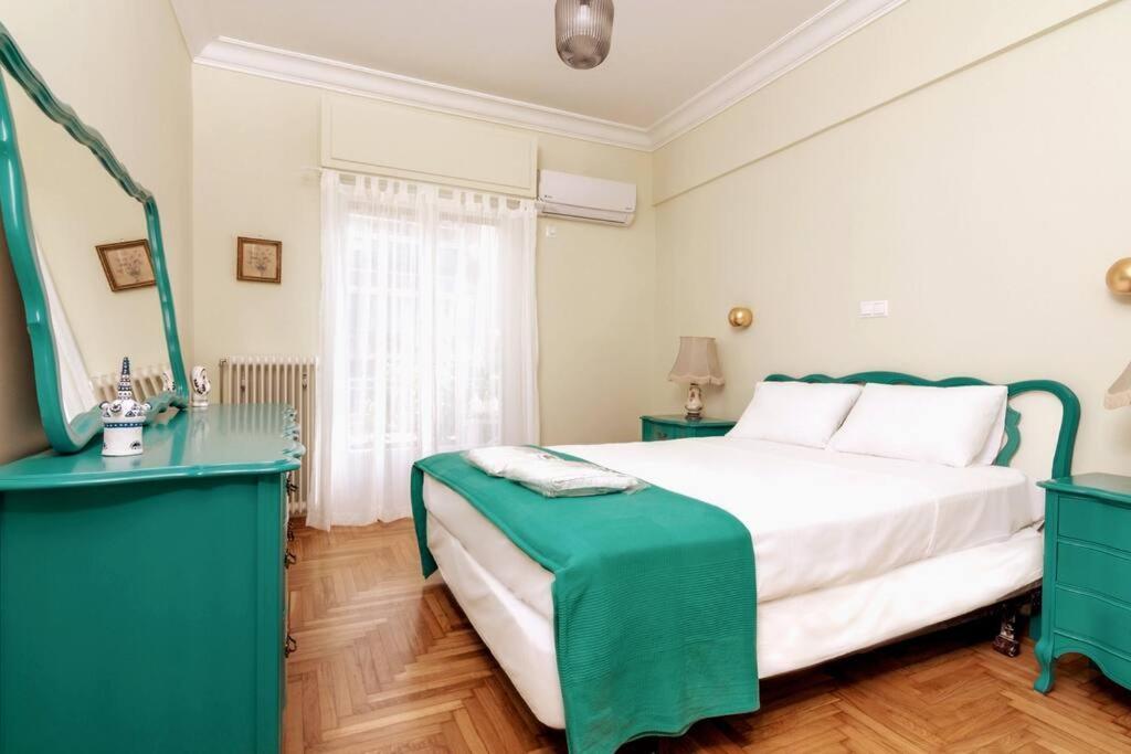 Iphigenia 2 Bedroom Retro Downtown * Афины