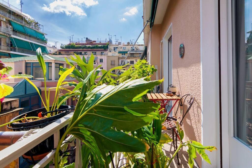 Iphigenia 2 Bedroom Retro Downtown Апартаменты