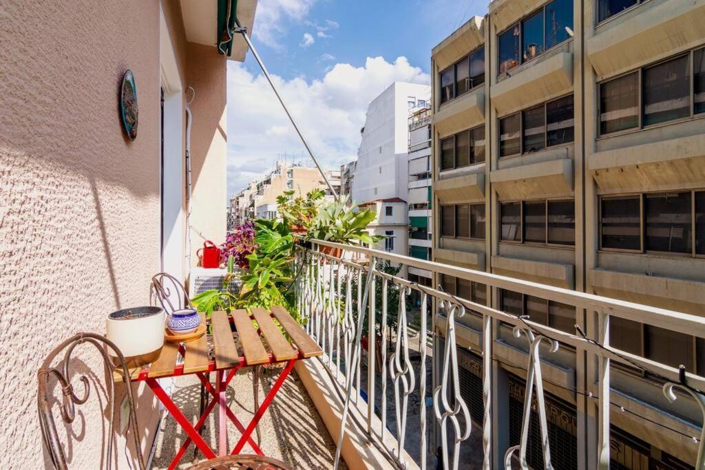 Апартаменты Iphigenia 2 Bedroom Retro Downtown