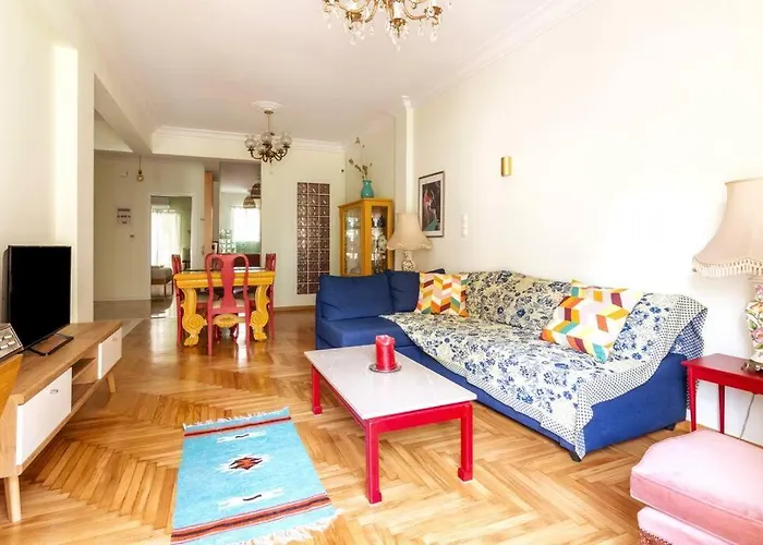 Iphigenia 2 Bedroom Retro Downtown Apartment