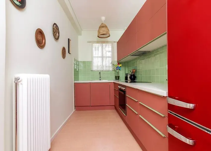Iphigenia 2 Bedroom Retro Downtown Apartment