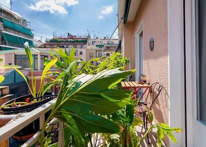 Iphigenia 2 Bedroom Retro Downtown Apartment