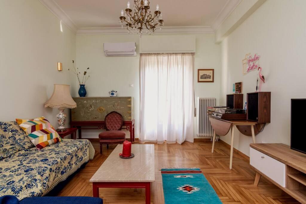 Apartment Iphigenia 2 Bedroom Retro Downtown