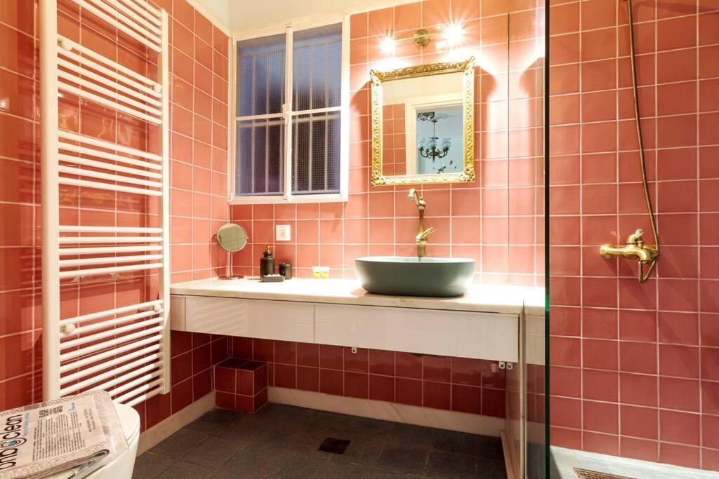 Apartment Iphigenia 2 Bedroom Retro Downtown