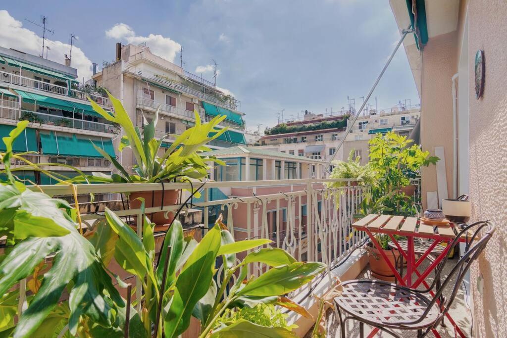 Iphigenia 2 Bedroom Retro Downtown *